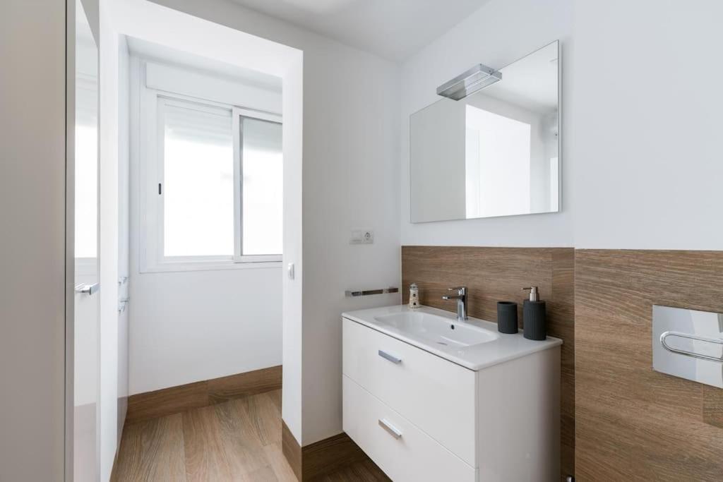 Apartamento Moderno En Triana 2 Dormitorios Y Aire Acondicionado Seville Luaran gambar